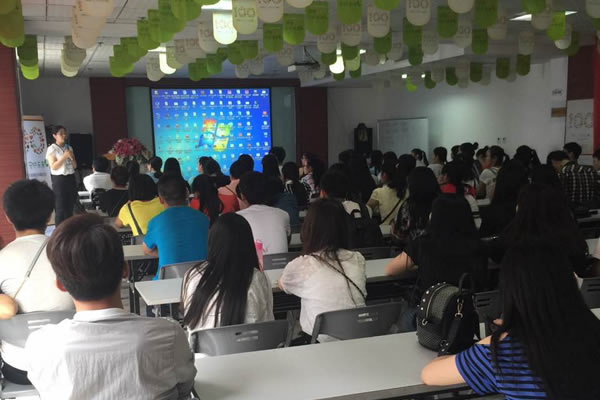 如何选择电子商务叼嘿视频APP下载外包公司